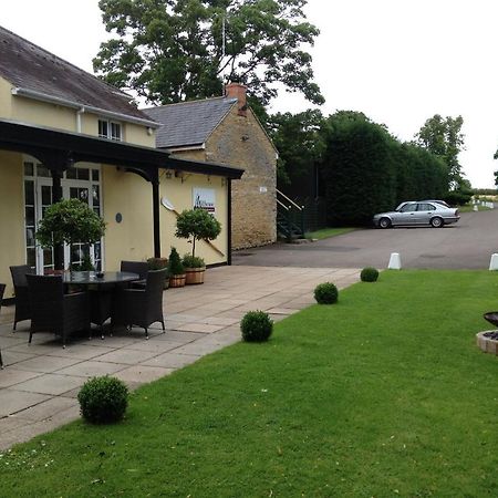 Millhouse Hotel And Riverside Restaurant Sharnbrook Buitenkant foto