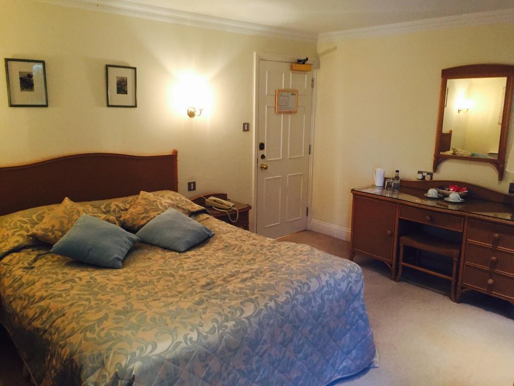 Millhouse Hotel And Riverside Restaurant Sharnbrook Buitenkant foto