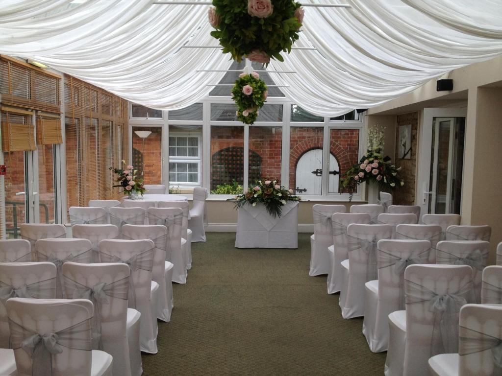Millhouse Hotel And Riverside Restaurant Sharnbrook Buitenkant foto